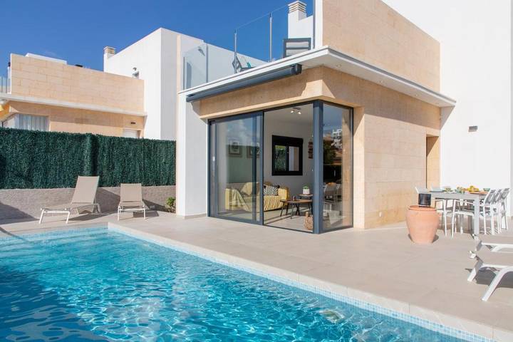Casa rural para 4 personas, con Balcón y Terraza además de Jardín y Piscina en Finestrat