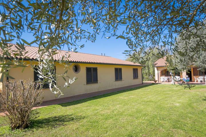 Agriturismo "Il Girasole - Tasso" con piscina condivisa, giardino condiviso e Wi-Fi in Campiglia Marittima, Costa degli Etruschi