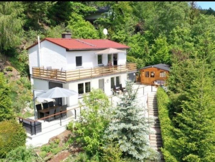Ferienwohnung für 6 Personen, mit Balkon und Terrasse sowie Garten und Pool in Diemelsee