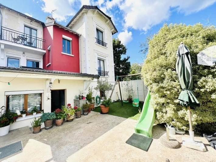 Ferienhaus für 9 Personen, mit Balkon und Terrasse sowie Garten und Ausblick in Châtillon