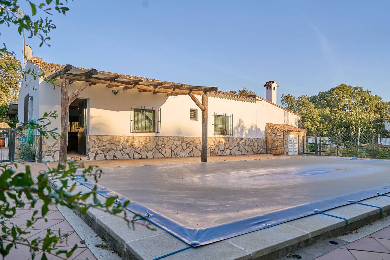 Casa de vacaciones 'Huerta del Sol' con piscina privada, balcón y aire acondicionado in Aracena, Sierra de Aracena y Picos de Aroche