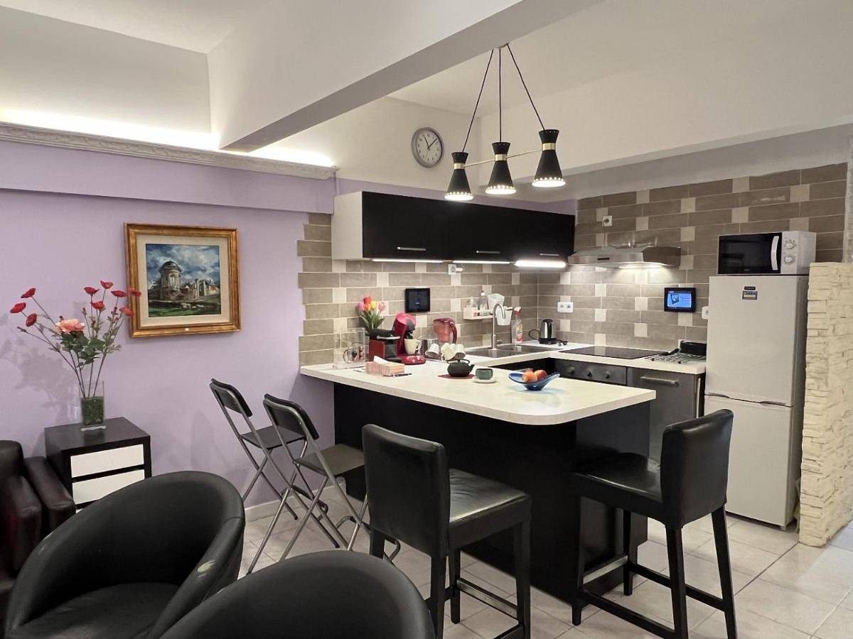 Appartement entier, Two-Bedroom Apartment in Les Lilas, Seine-Saint-Denis