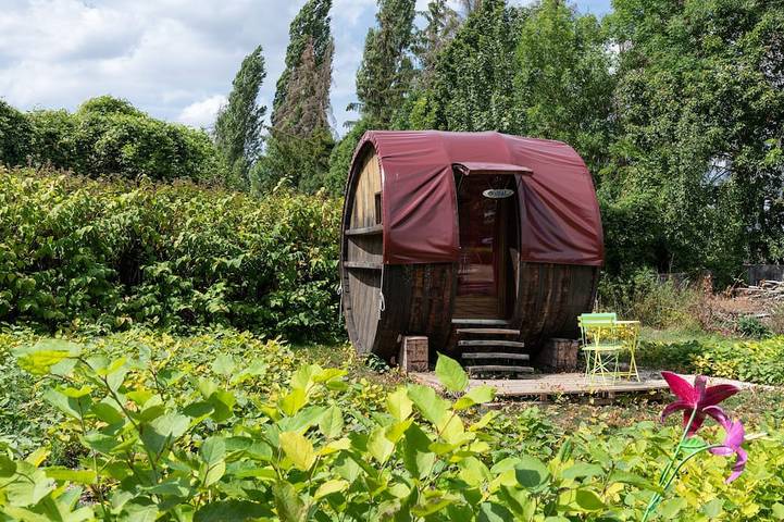 Gîte pour 2 personnes, avec piscine ainsi que jardin et terrasse