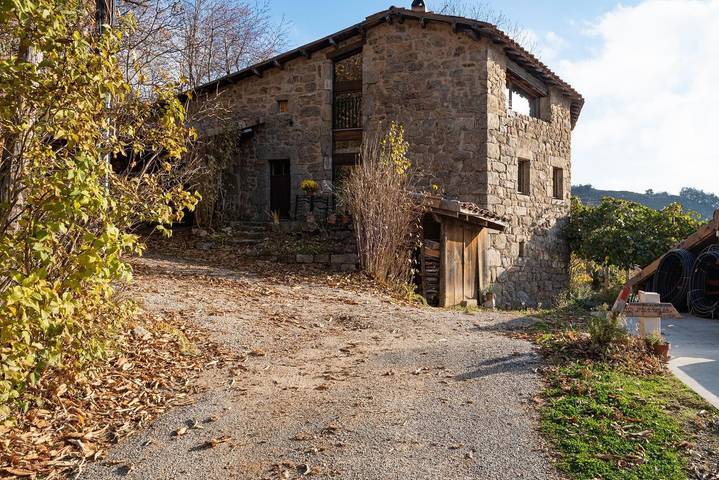 Casa de vacaciones "Gîte De Chapelèche Châtaigniers 7 P" con terraza privada y Wi-Fi in Gluiras, Parc naturel régional des Monts d'Ardèche