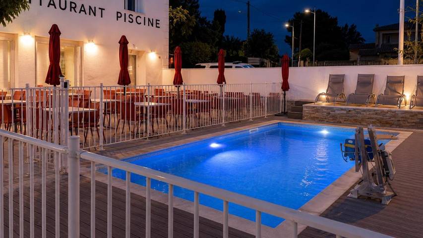 Hôtel pour 2 personnes, avec Terrasse ainsi que Piscine et Vue