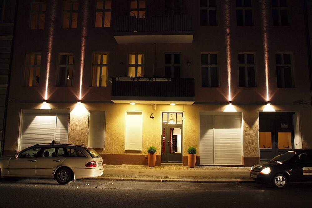 Ganze Wohnung, Super * * * * * Apartment at the main station with terrace, Wifi, washing machine. in Moabit Berlin, Berlin