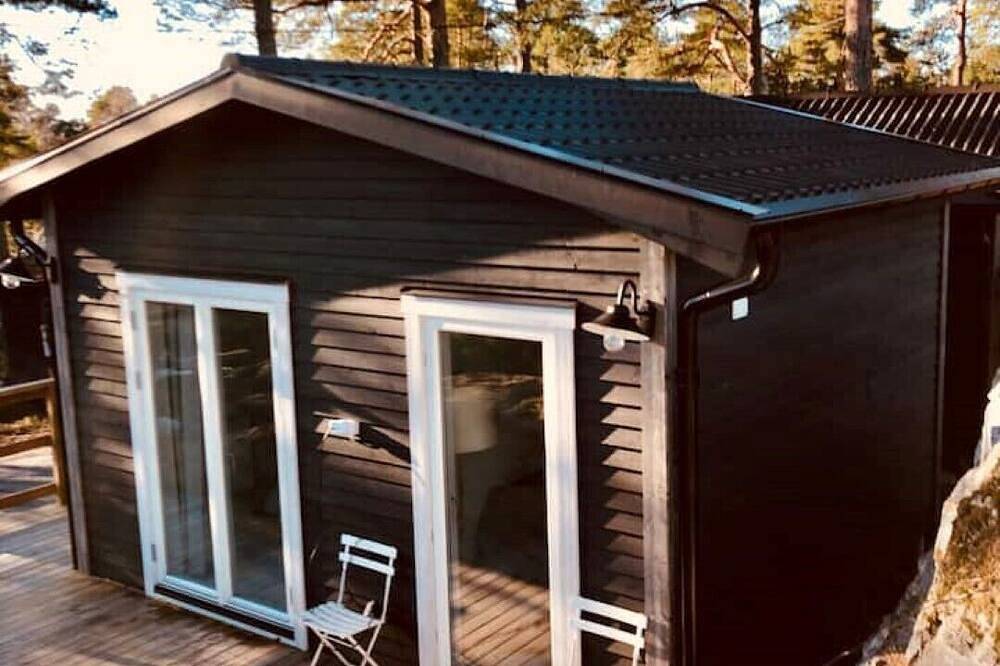 Stockholm on Ekerö Cosy Cottage & Sauna. in Mälaren