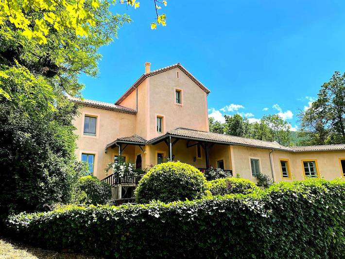 Gîte pour 4 personnes, avec piscine, adapté aux familles