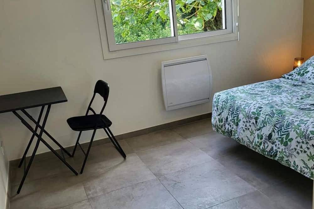 Gîte Bord de Mer La Guichardière : Terrasse Commune, Jardin Privé et Wi-Fi à Pirou in Pirou, Région de Coutances