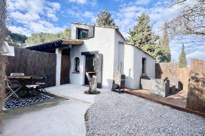 Gîte pour 4 personnes, avec Terrasse et Piscine