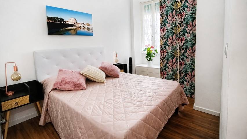 Entire apartment, "Verdastro" Apartment with Wi-Fi and Air Conditioning Near Vatican in Rome, Rome Province