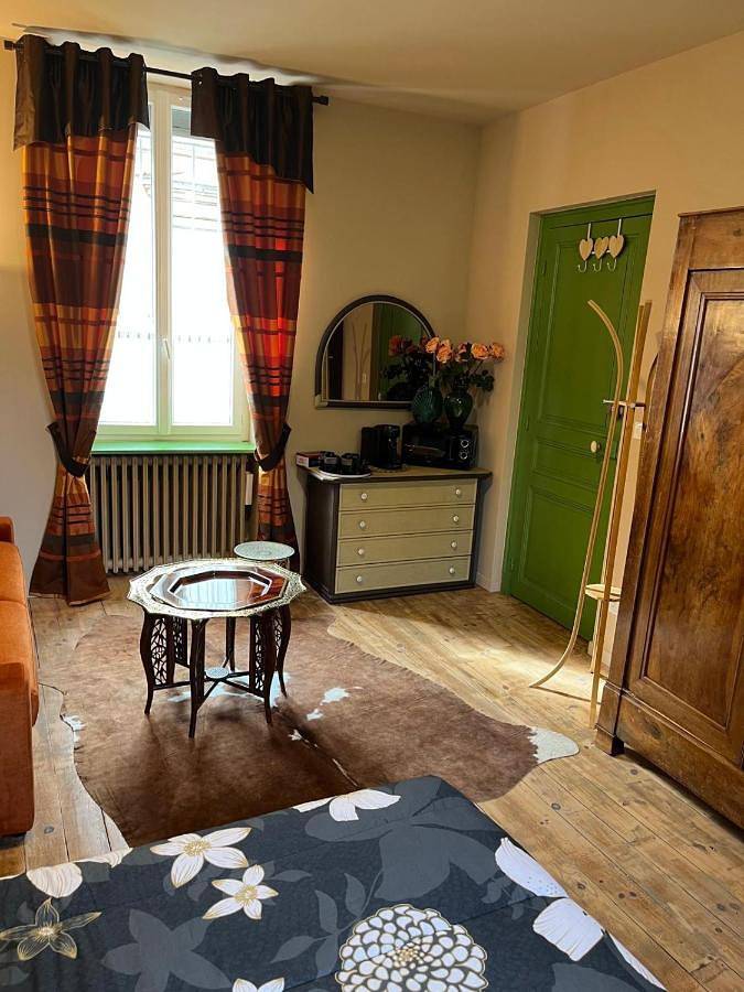 Appartement de vacances entier, Quadruple Room with Private Bathroom in Tournon-sur-Rhône, Région de Tournon-sur-Rhône