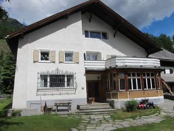 Gîte pour 8 personnes, avec terrasse et jardin, animaux acceptés à Zernez