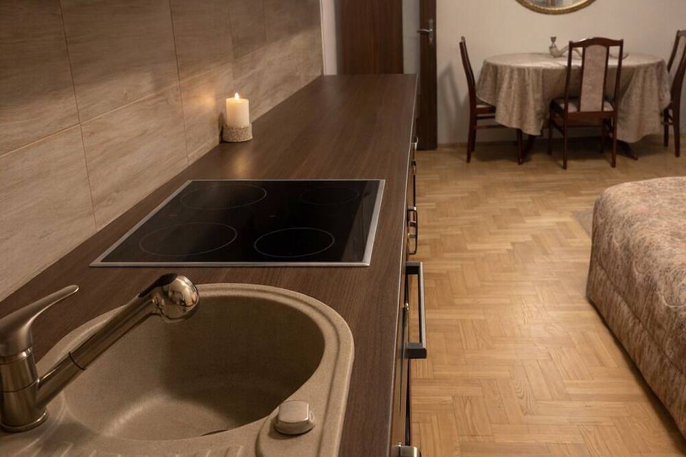 Spacious 6 Bedroom Kraków Home, Prime Location, Ac & Heat Perfect for Groups in Krakau, Kleinpolen