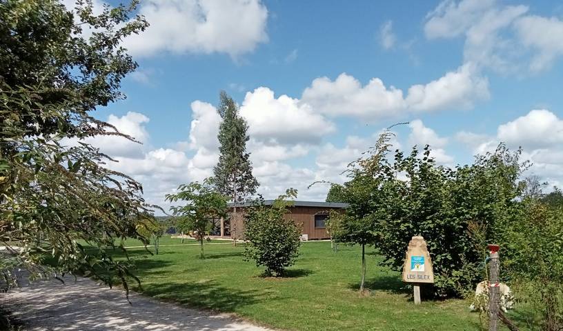 Location de vacances pour 2 personnes, avec jardin et piscine à Plazac - 2