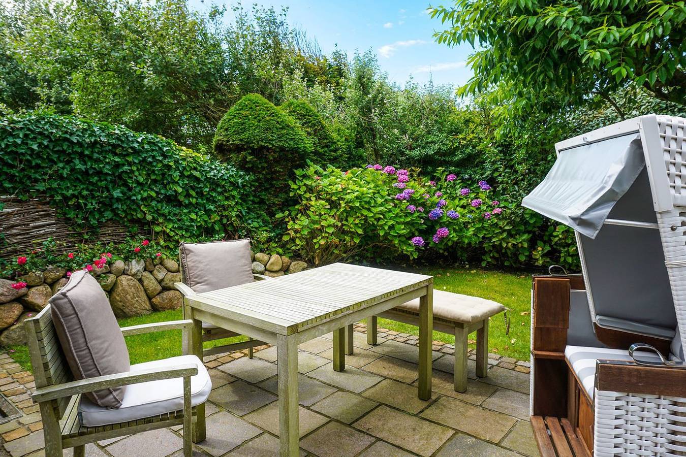 Erleben Sie Ihren Urlaub im typischen Sylt-Stil unter Reet. in Wenningstedt, Sylt