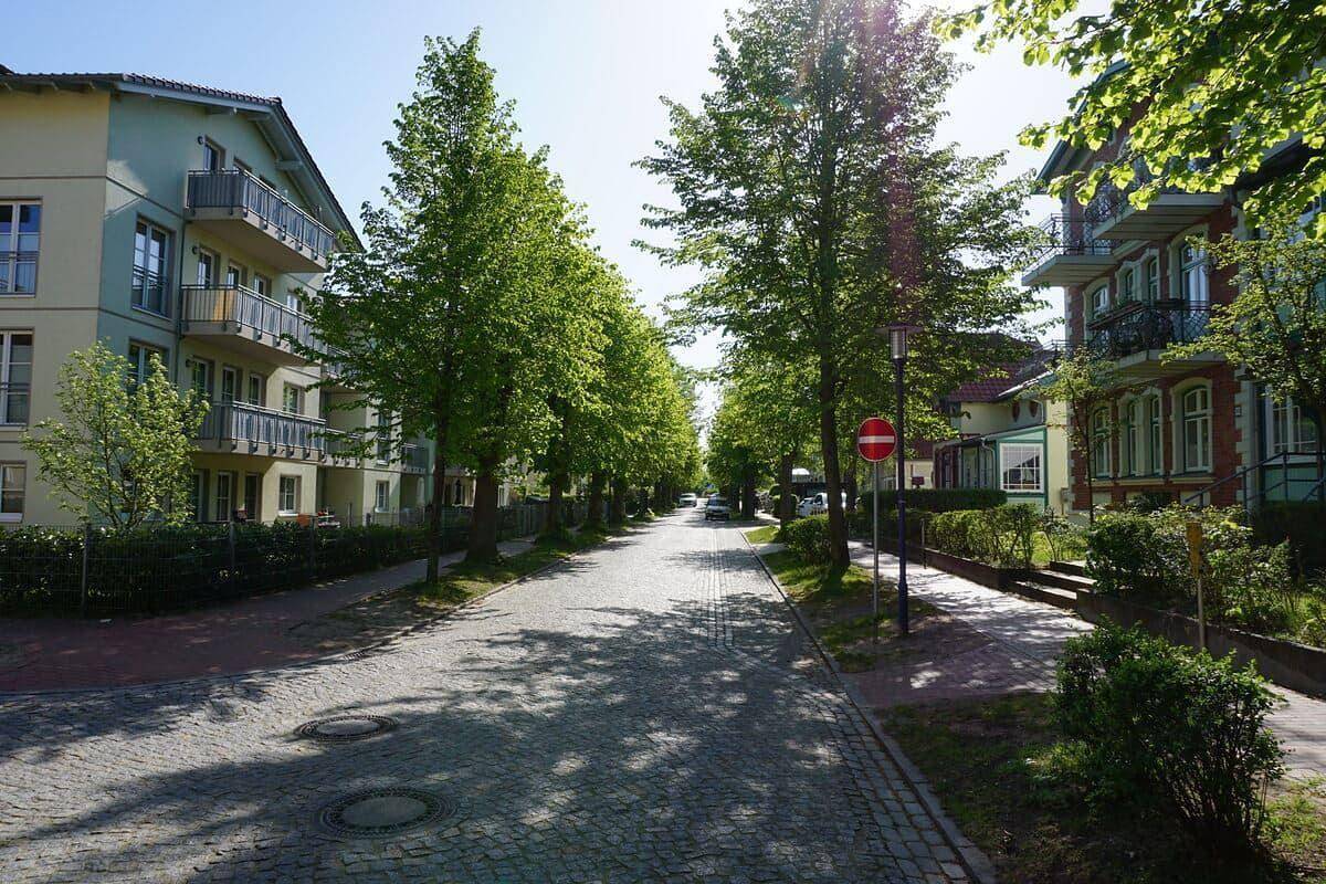 Ganze Ferienwohnung, Sonniges Graal-Müritz-Appartement: Südbalkon mit Strandkorb, Radkeller & Waschmaschine in Graal-Müritz, Rostock und Umgebung