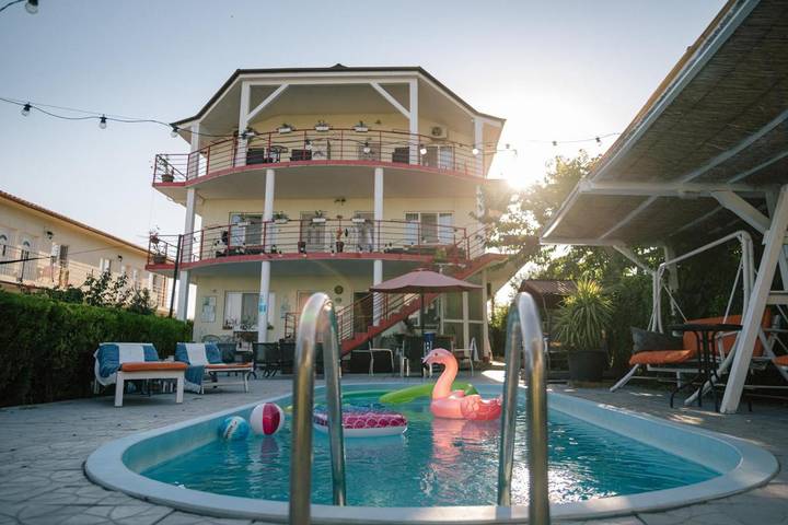 Maison d’hôte pour 4 personnes, avec jardin et piscine, animaux acceptés dans Vama Veche