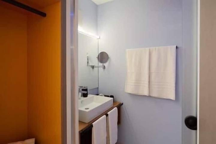Ganze Wohnung, Apartment Abendsonne, 28,5qm, 1 Wohn-/Schlafzimmer, Balkon, max. 2 Personen in Singen, Hegau