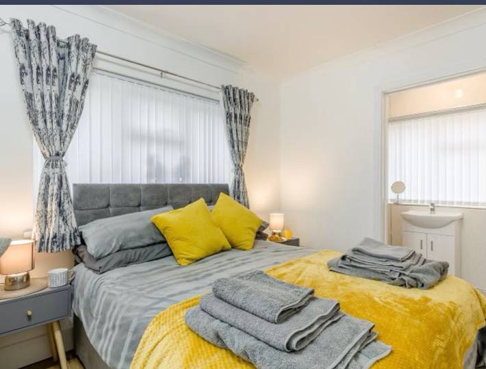 Holiday letting for 2 people, with Balcony and Terrace as well as Garden in Amroth