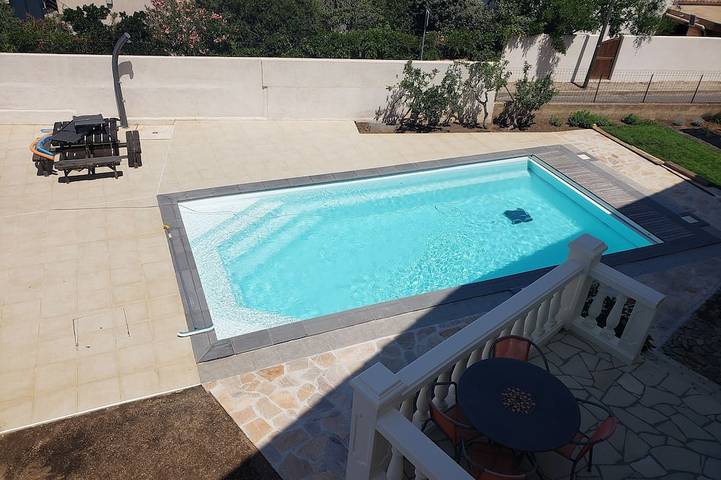 Appartement de vacances pour 4 personnes, avec jardin et jacuzzi ainsi que terrasse et piscine