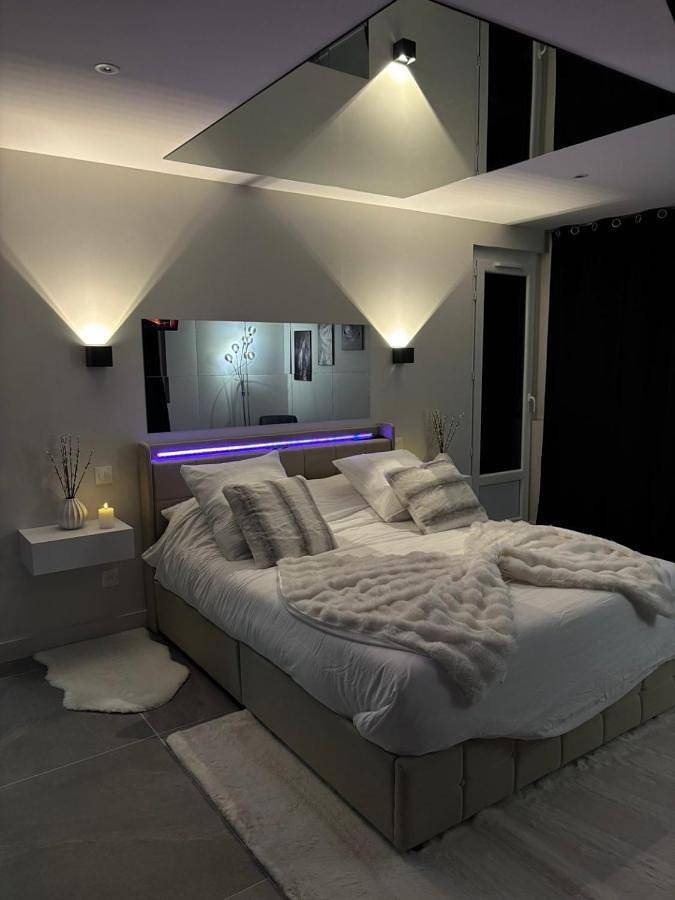 Gîte pour 2 personnes, avec balcon et jacuzzi à Échirolles - 3