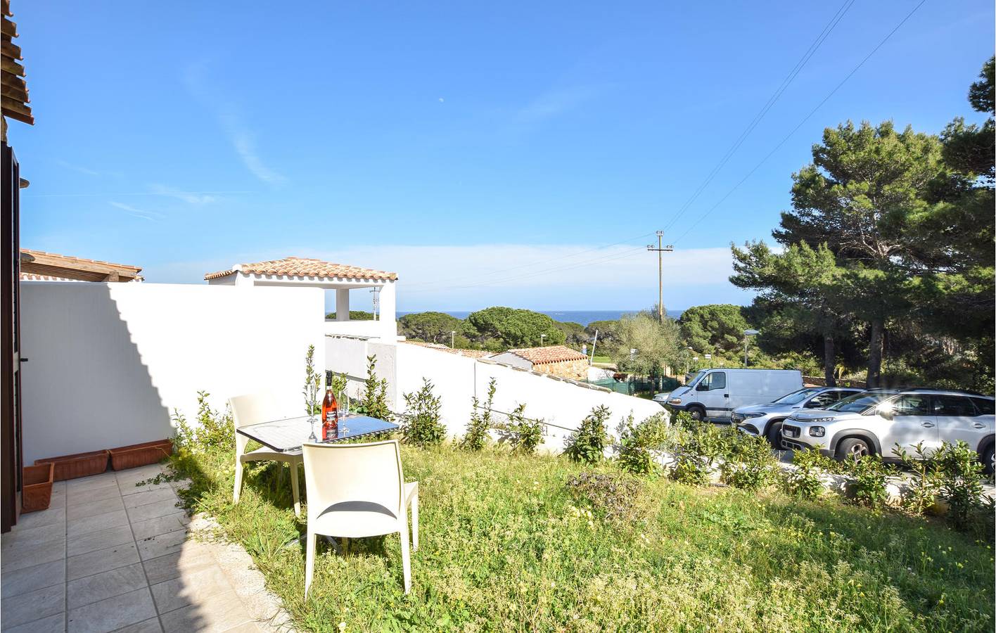 Apt mit Meerblick, AC, Parkplatz und Küche in Baia Sant'Anna, Olbia-Tempio