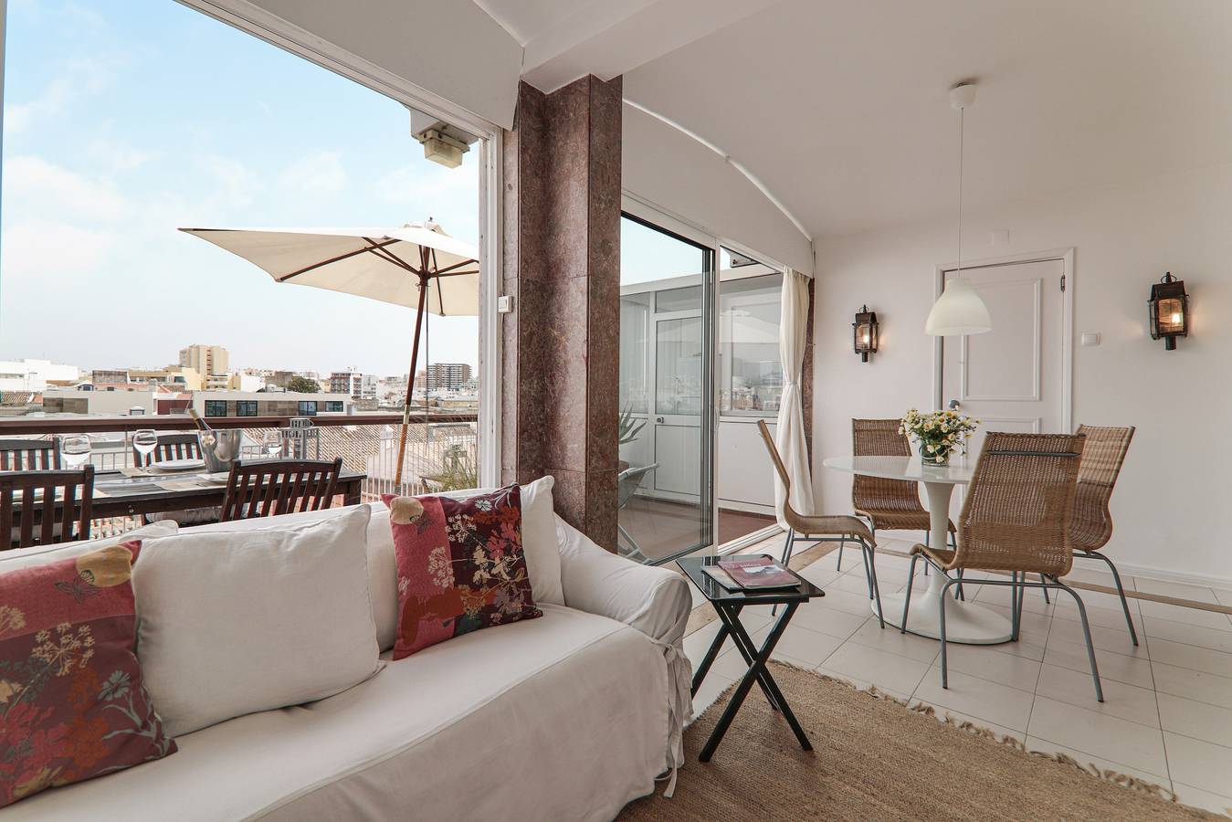 Appartement entier, Appartement « Panoramic Faro » avec vue sur la mer, Wi-Fi et climatisation in São Pedro, Faro