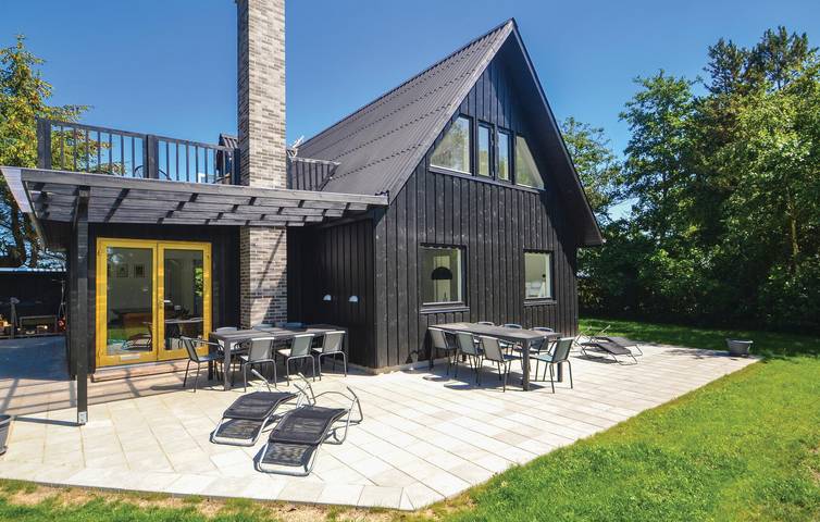Ferieudlejning for 16 personer, med Terrasse og Sauna i Grenaa