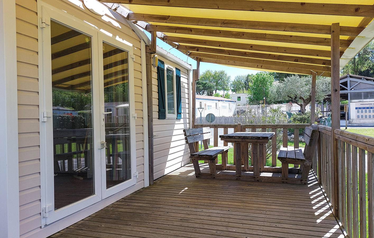 Mobil-home confortable près de la plage, avec piscine et jardin in Saint-Georges-de-Didonne, Côte de Beauté