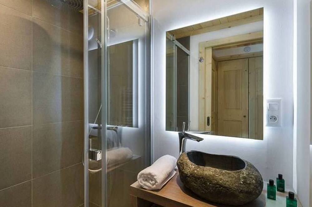 Entire apartment, Luxury 130m² apartment with sauna and jacuzzi, 3 bedrooms, La Tania in La Tania, La Perrière