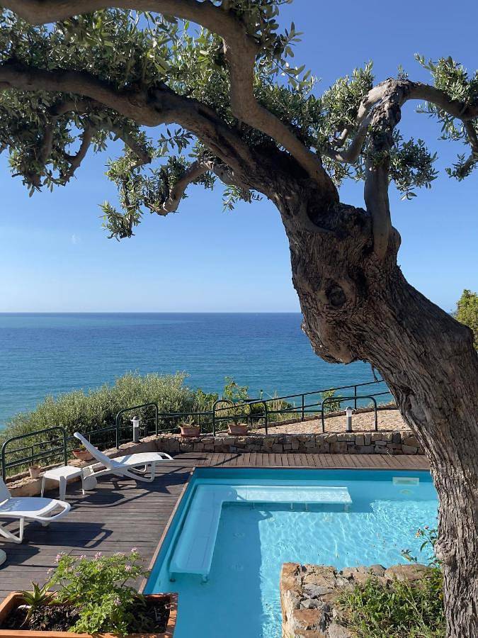 Appartamento per 3 persone, con giardino e piscina nonché panorama a Sant'Ambrogio