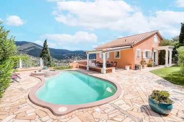Villa pour 10 personnes, avec jardin ainsi que piscine et vue dans Le Lavandou