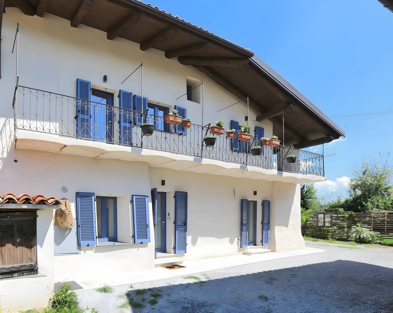 Apartamento entero, Apartamento accesible "Terre", cerca del jardín, con Wi-Fi y aire acondicionado. in Dogliani, Langhe