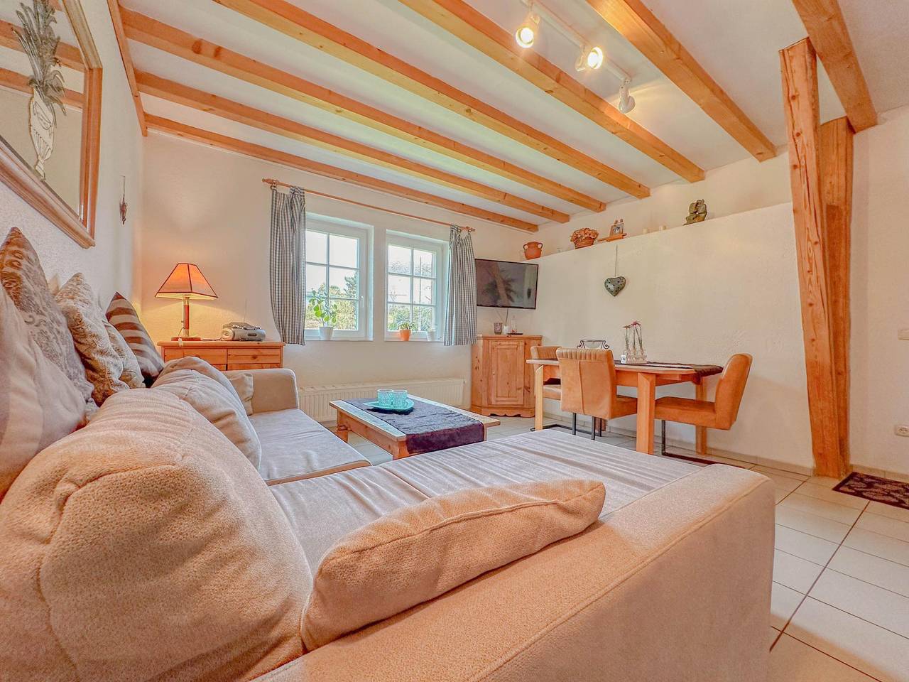 Ganze Wohnung, Schöne Wohnung bei eine Bistro mit Biergarten in Meisburg, Vulkaneifel