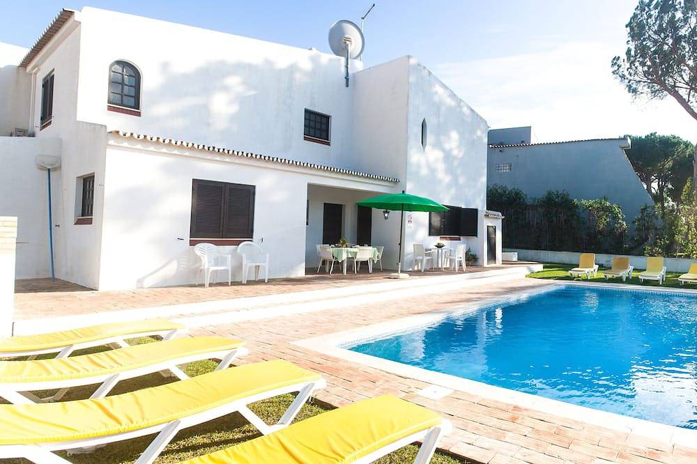 Freistehende Villa mit privatem Pool, 1,5 km vom Yachthafen von Vilamoura entfernt in Quarteira, Faro Distrikt