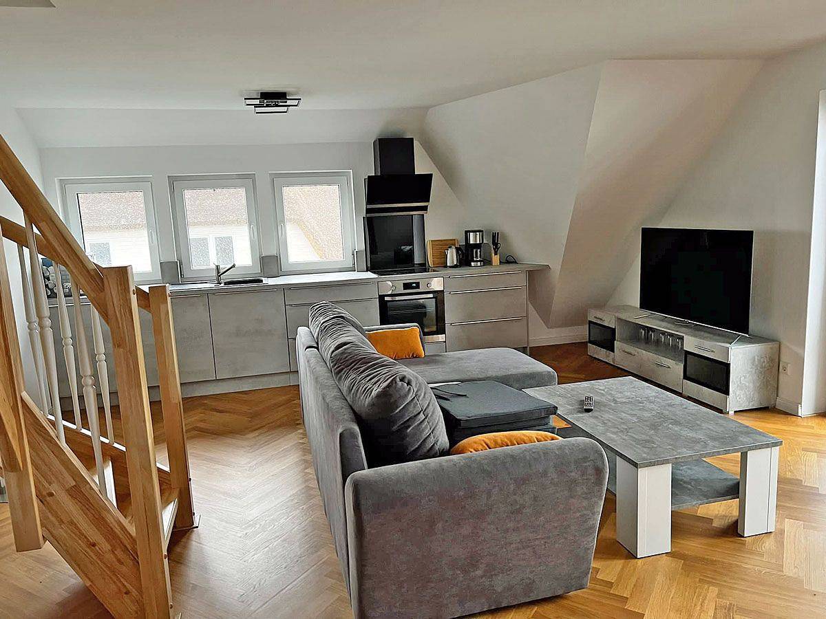 Apartamento entero, Moderne FeWo mit Kamin, ca. 1300m zum Sandstrand, 3 Schlafzimmer bis 6 Personen in Glowe, Rügen