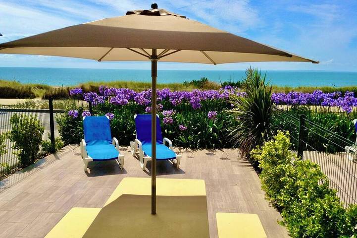 Front de Mer Vue Somptueuse sur la Mer à 180° Haut Standing Jardin Parking Privé in Barneville-Carteret, Côte de la Déroute