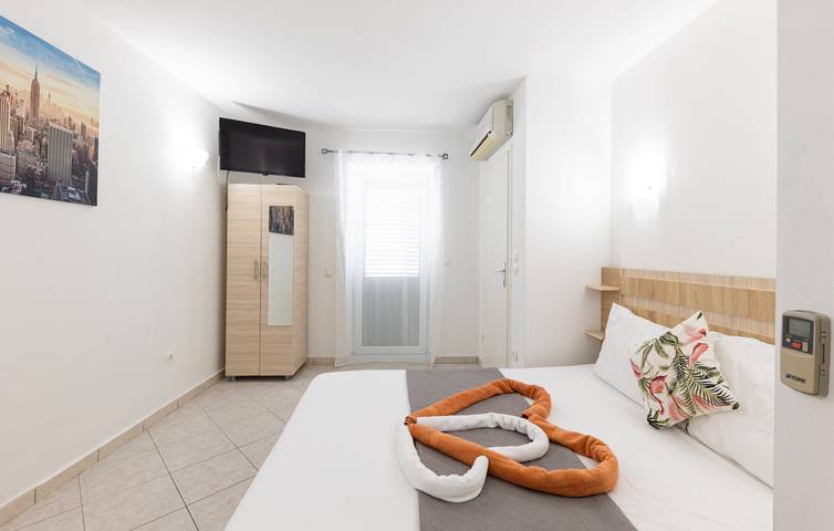 Ferienwohnung für 2 Personen, mit Garten in Baska Voda - 4