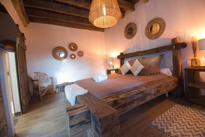 Chambre d’hôte pour 2 personnes, avec terrasse ainsi que jardin et vue, animaux acceptés dans Broué