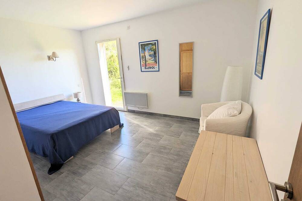 Entire apartment, Bas de Villa sur Grand Jardin Privatif Gazonné, Entrée Indépendante in Solliès-Toucas, Toulon region