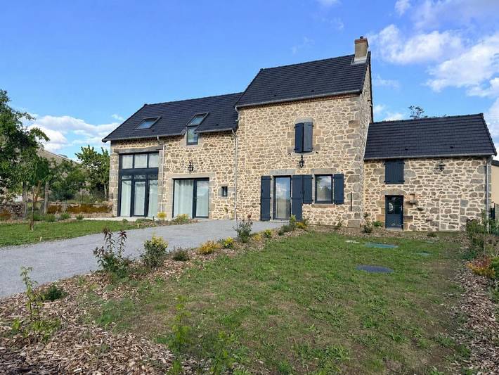Location de vacances pour 12 personnes, avec Terrasse ainsi que Jardin et Piscine à Mainsat - 3