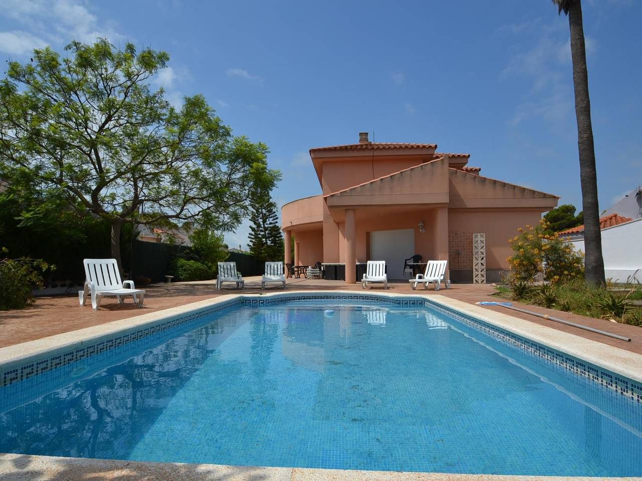 Villa Benifer con gran piscina privada y jardin en Riumar, Costa Dorada in Riumar, Delta del Ebro