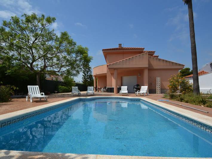Casa de vacaciones para 13 personas, con jardín además de terraza y piscina - 1