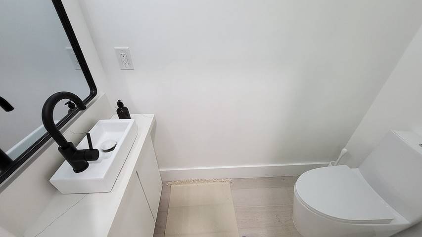 Vacation home for 5 people, with balcony and yard as well as hot tub in Seattle