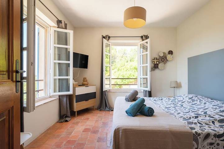 Villa pour 10 personnes, avec Terrasse et Jardin à Ollioules - 2