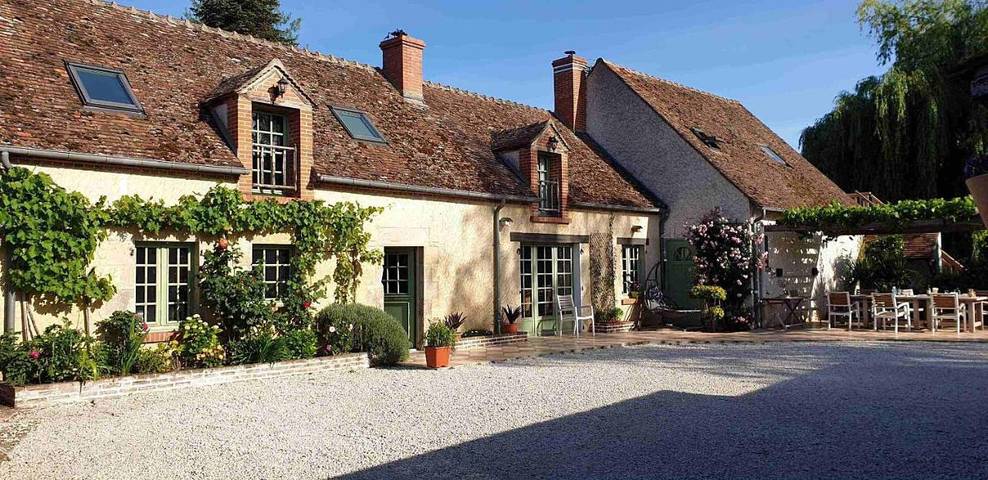 Chambre d’hôte pour 15 personnes, avec jardin et vue à Germigny-des-Prés