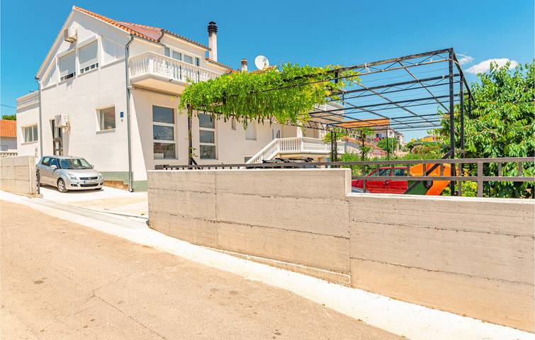 Ferienwohnung für 5 Personen, mit Terrasse in Vodice - 2