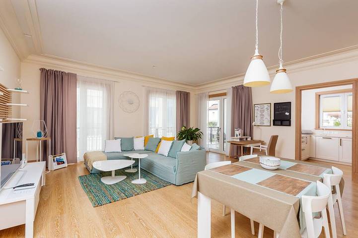 Ferienwohnung für 4 Personen, mit Pool und Balkon