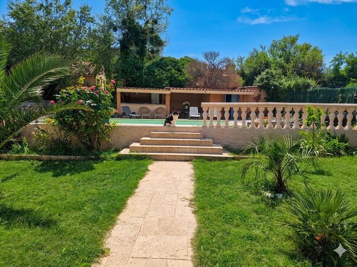 Maison de campagne pour 2 personnes, avec vue ainsi que jardin et piscine à Régusse - 4